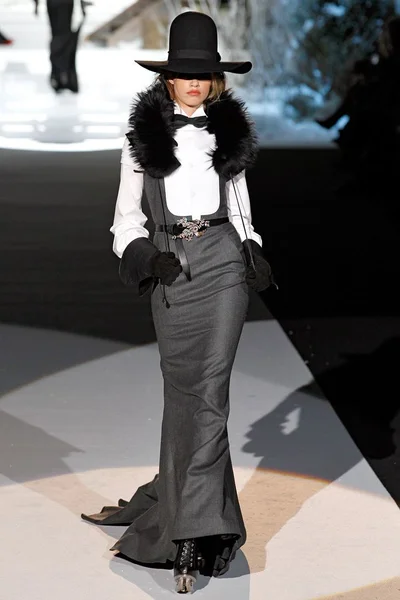 Look 30